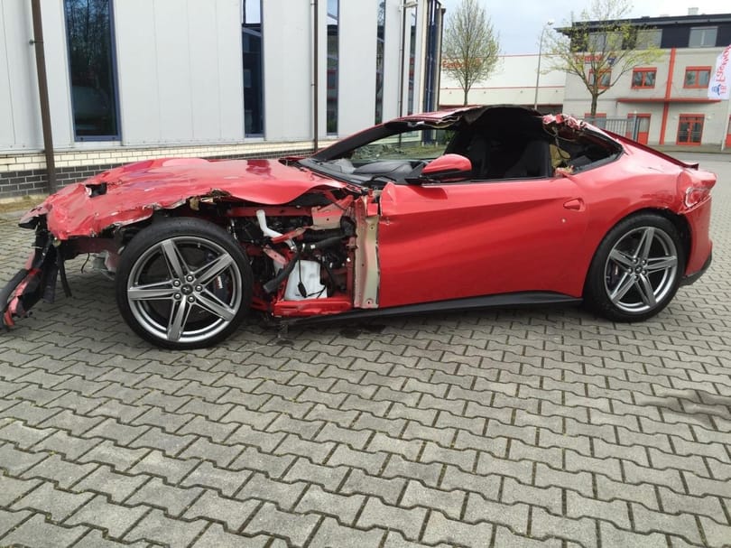 Kinek kell egy totálkáros Ferrari F12 Berlinetta egy vadonatúj BMW M4 áráért?