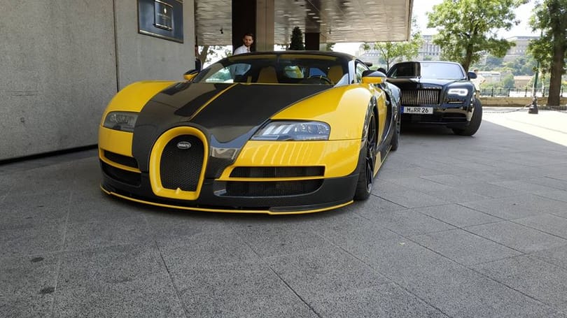 Egyetlen darab létezik ebből az Oakley Design Bugatti Veyronból, ami Budapesten járkál