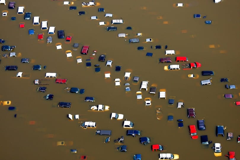 A nap képe: Több száz parkoló autót lepett el a megáradt Mississippi
