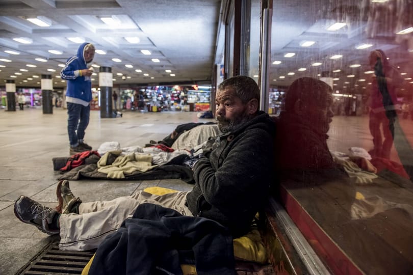 Új kormányzati tervek: a hajléktalanok miatt lezárhatják Budapest nagy aluljáróit