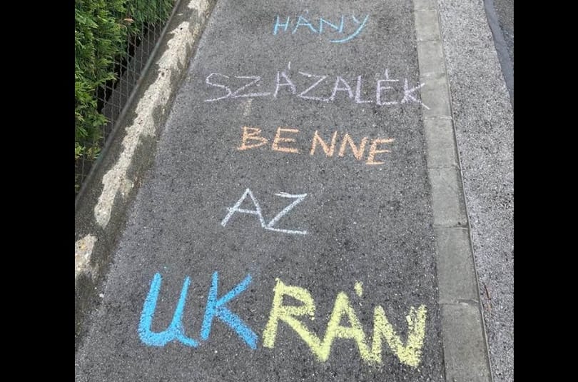 Ukrán költőnő versét írták fel Orbán Viktor budai háza elé