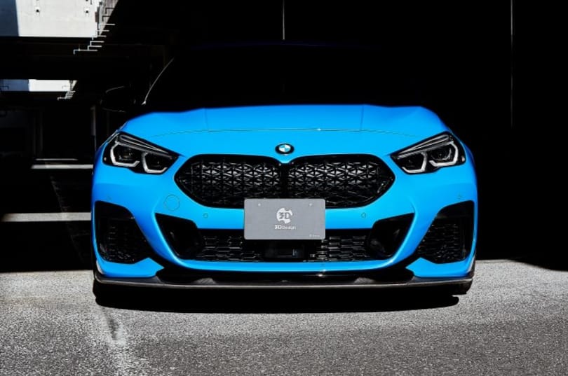 Kis tuninggal legalább látványos a fronthajtású BMW