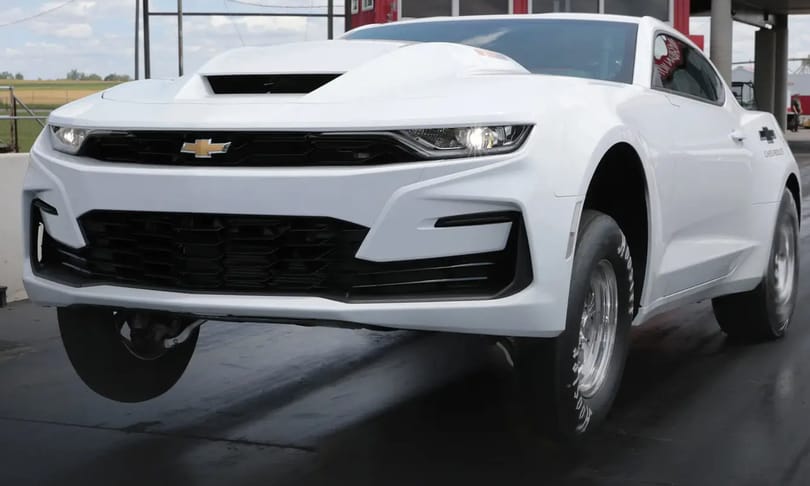 Az USA-ban nem villanymotorokkal, hanem 10,4 literes új V8-cal szórakoznak