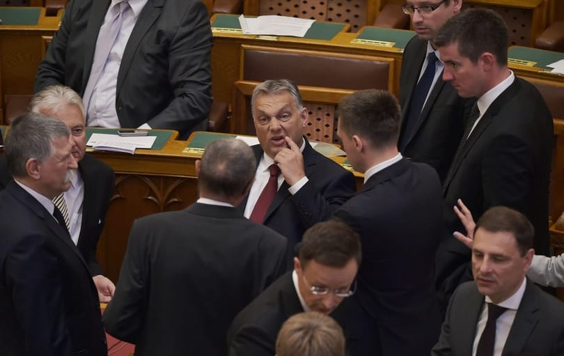 Orbán biztos helyre tette a milliárdokat, majd az ellenőrök főnöke is ő lett