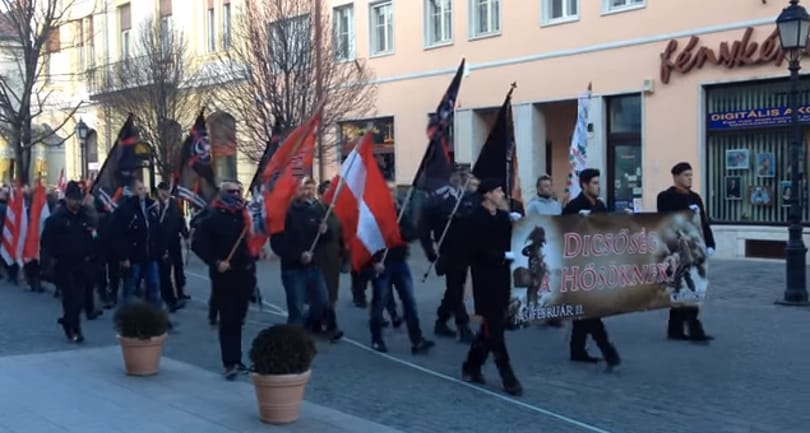 SS-jelvény miatt ítélték el a Székesfehérváron masírozó szélsőségest