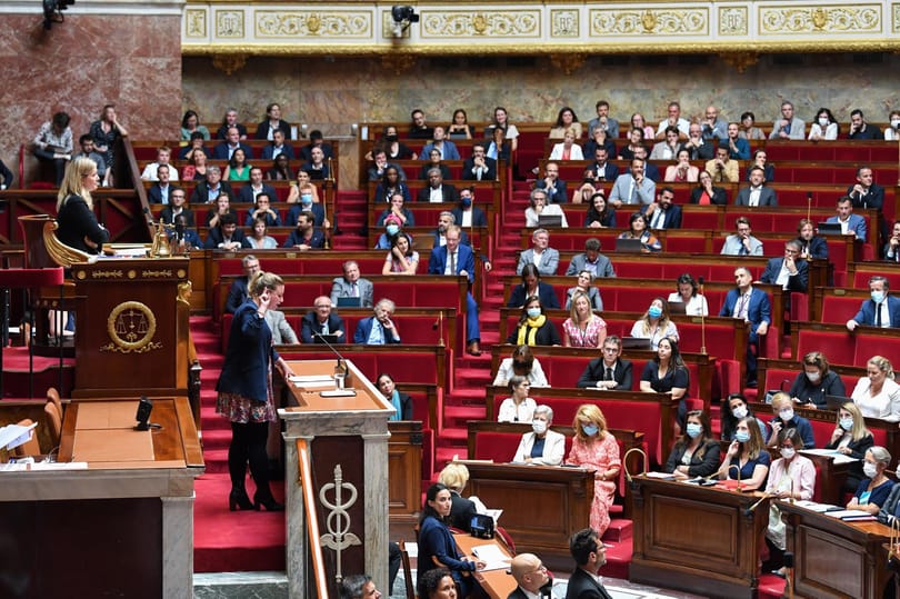 Elbukott a francia kormány elleni bizalmatlansági indítvány