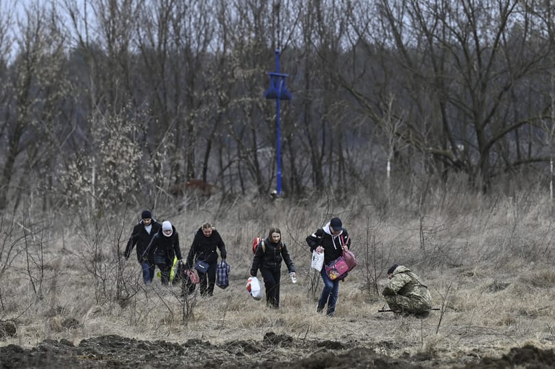 Nem volt áttörés a Kuleba–Lavrov-találkozón, Szumi környékét bombázták az éjjel, Harris Varsóban tárgyal – percről percre az orosz–ukrán háborúról