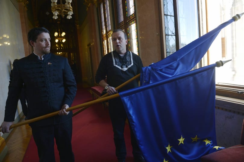 Újra nekiesett az uniós zászlónak Gaudi-Nagy Tamás - fotók