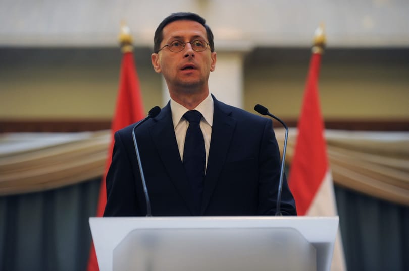 Matolcsy százmilliárddal segíti ki Vargát