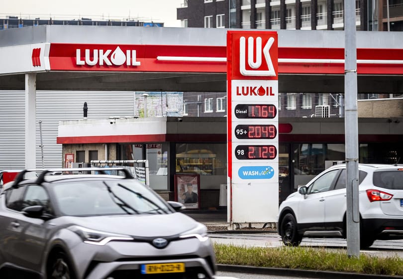 Eladta szicíliai finomítóját az orosz Lukoil olajvállalat