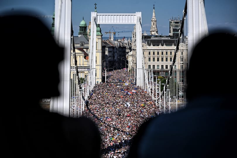 És akkor olyan jól sikerült a Pride, hogy a kormány kénytelen volt bedobni a gyerektelenek olcsó lakáshitelét