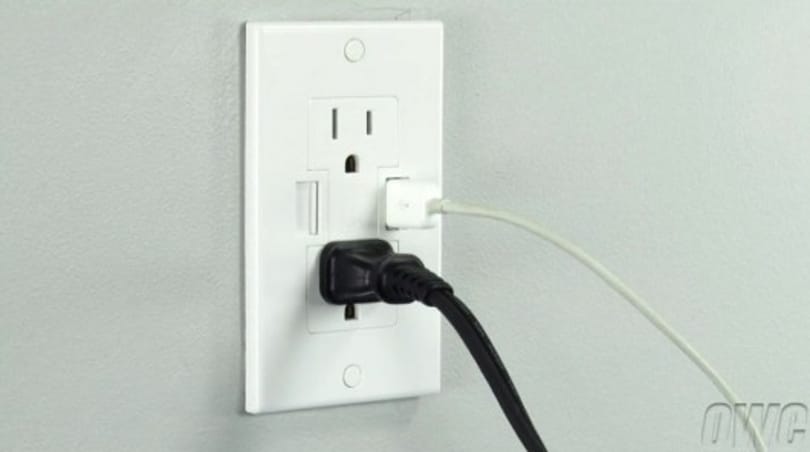 Töltse USB-s eszközeit a fali konnektorból