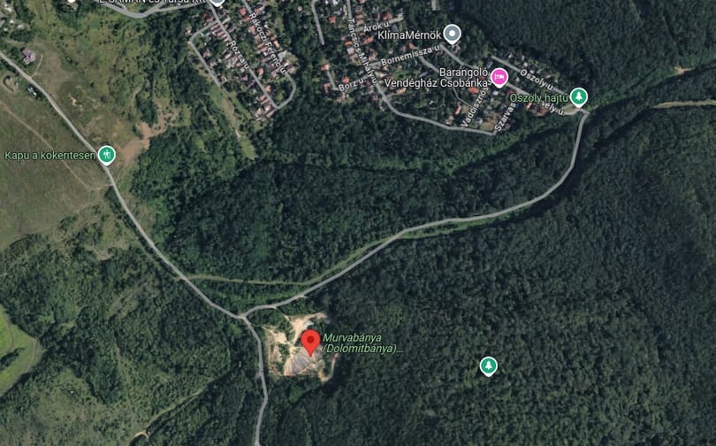 Dolomitbánya, majd sittlerakó nyílik Csobánka mellett, természetvédelmi területen