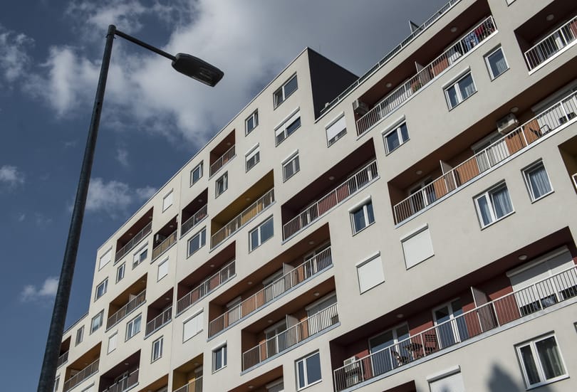 Panelben él, de lakóparkba költözne? Van itt néhány megfontolandó kérdés