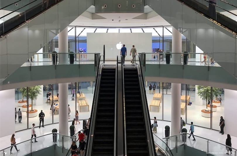 Néhányan már bejárhatták a legújabb Apple-boltot Dubajban