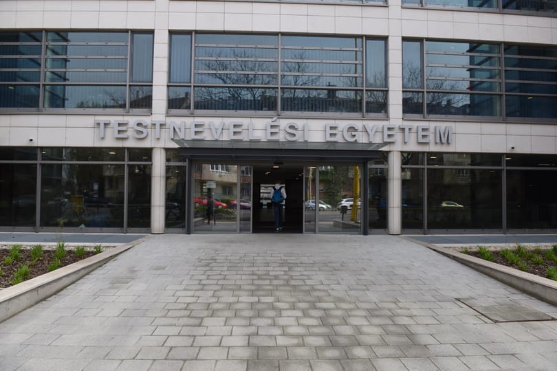 Modellt vált a Testnevelési Egyetem is