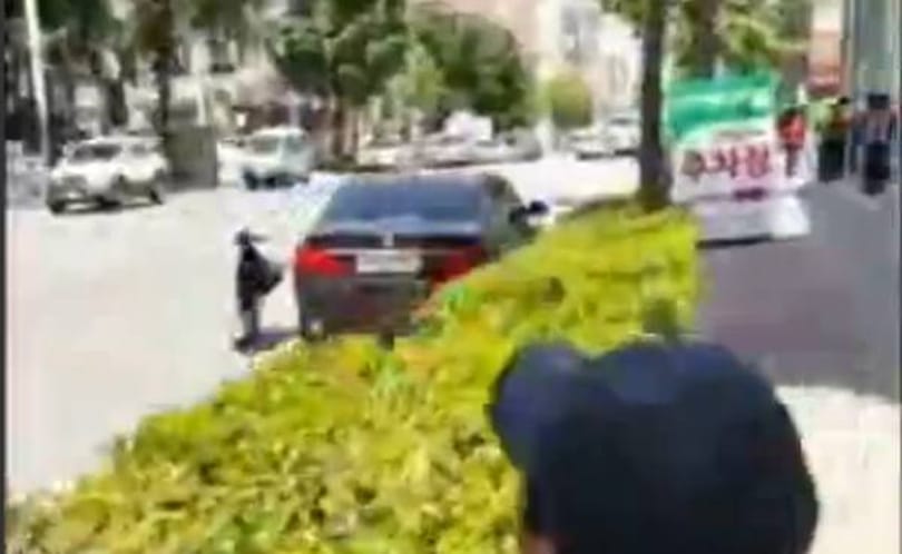 Videó: Részeg autós a közlekedési rendőr ellen