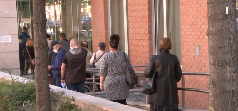 Sokakat hazaküldtek a szakrendelésekről, mert nem volt tesztjük