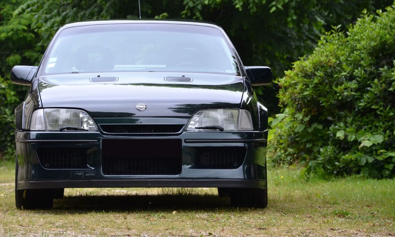 Nem mindennapi lehetőség: új gazdára vár egy Lotus Omega
