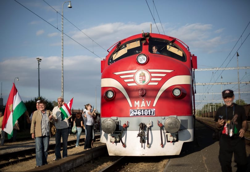 Kárpátaljai kormányzó: A szél tépte le a magyar zászlót, mégis balhé lett belőle