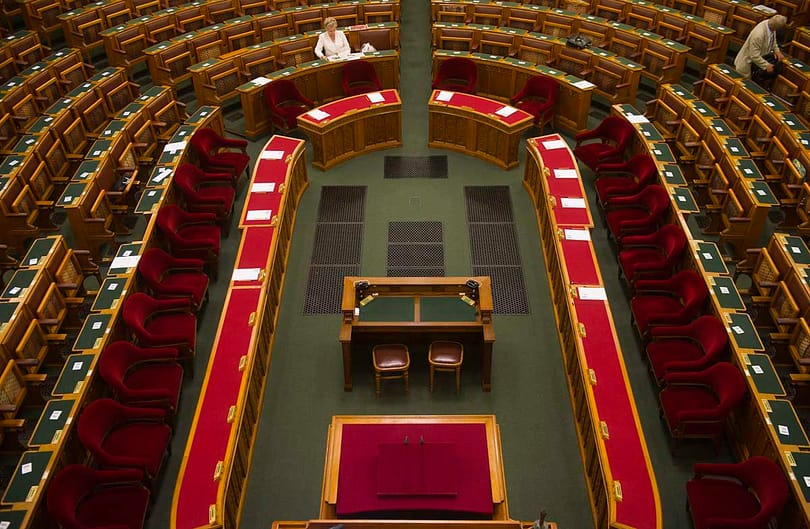 Családon belüli erőszak: a Fidesz visszatáncolt és igennel szavazott