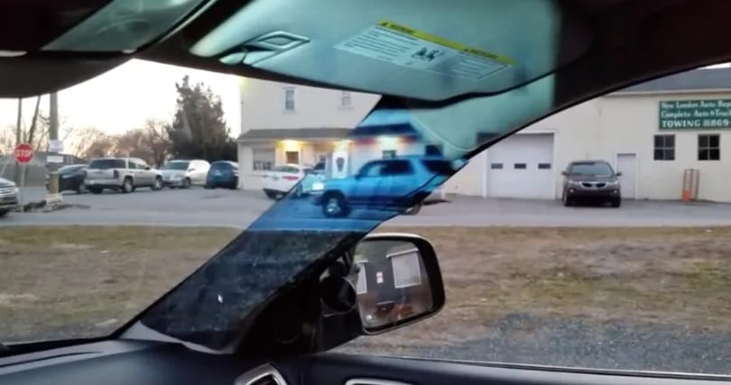 Egy tinilány oldja meg az autók holttér problémáját?