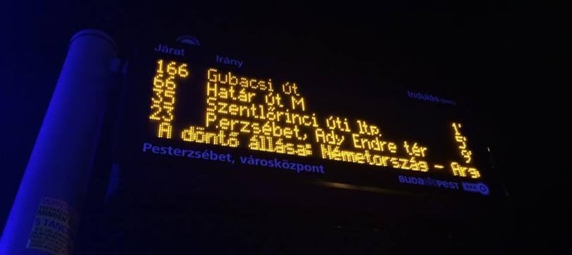 Megállókban közvetítette a BKK a vébédöntőt tegnap – fotó
