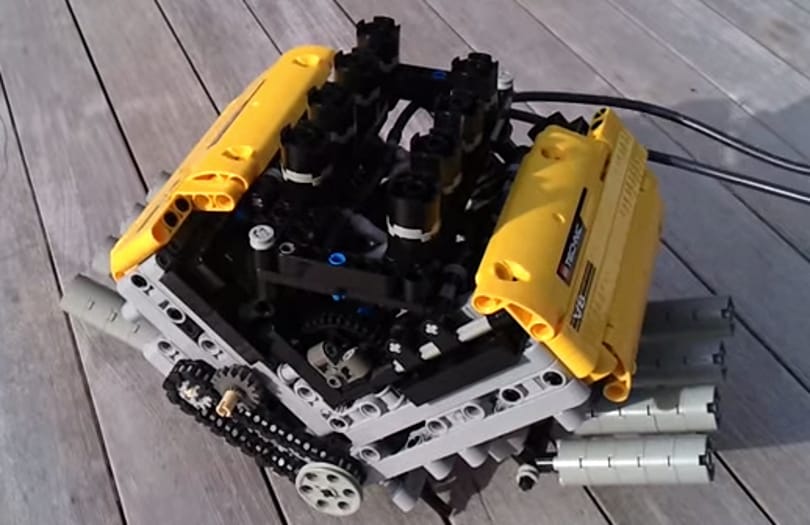Video: csodásan duruzsol ez a V8-as motor – na, de LEGO-ból?
