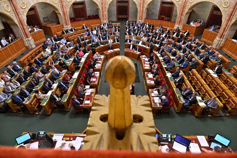 Rendkívüli ülést tart a katatörvény miatt az Országgyűlés, a Fidesz azonban nem megy el