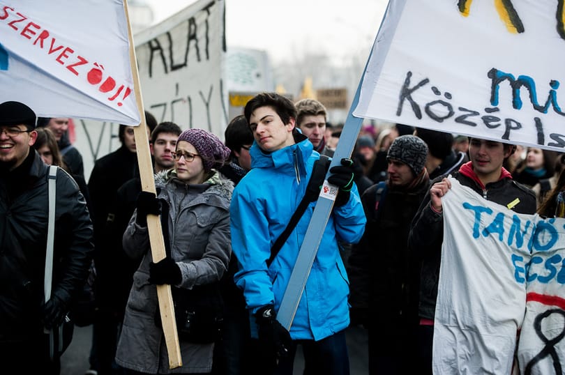 Tüntetnek és vonulnak a diákok ma délután, máshogy jár a BKV is
