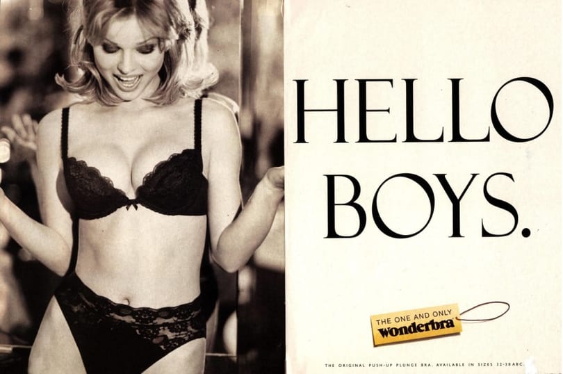 Itt az új mellnagyobbító dili, a Botox Boob Job