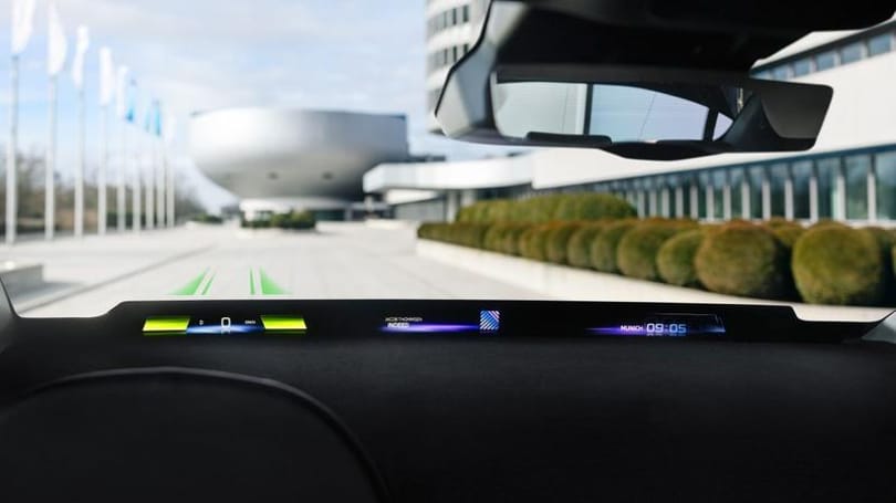 Ez lesz az igazi szélesvásznú kijelző, amit a BMW most bemutatott