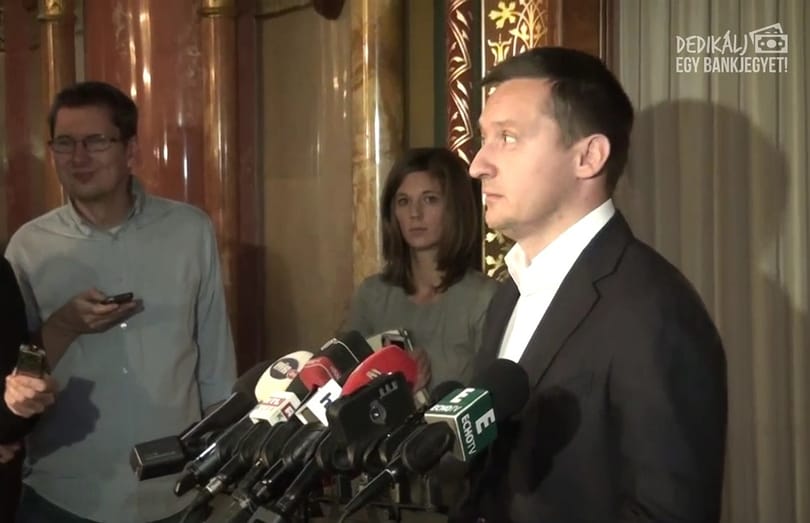 Még a vécére is követtek a fideszesek egy riportert