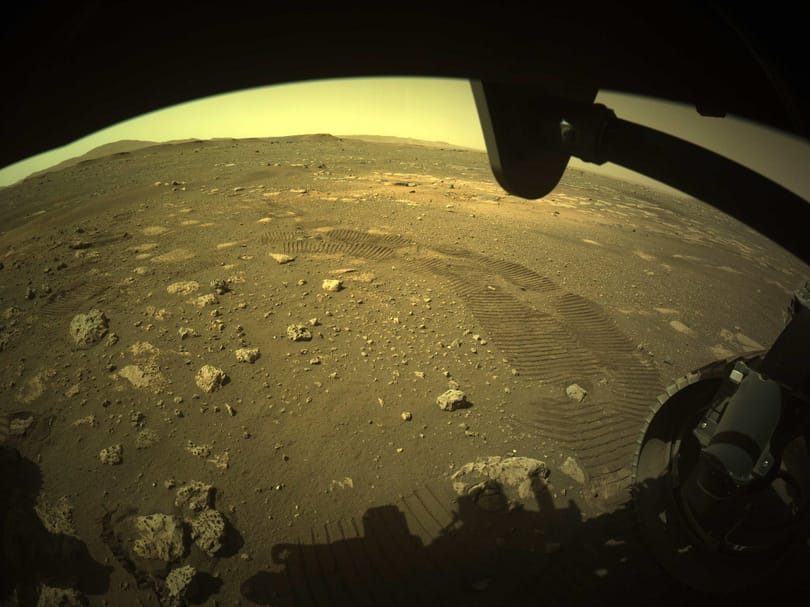 Túrázni indult a Perseverance Mars-járó, és ha már így tett, útközben fotózott is