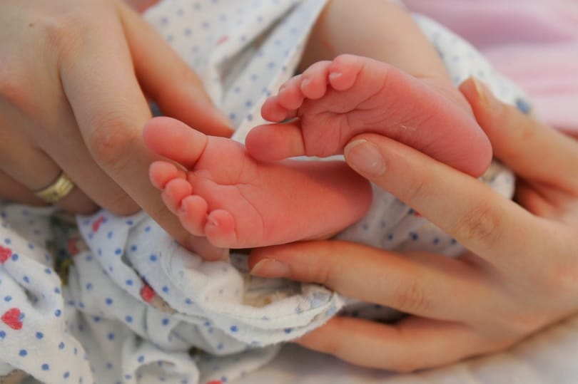 Áttörés az otthon szülésben, megszületett az első 