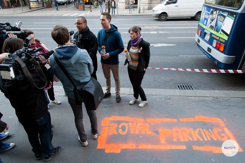 Orbán Viktor itt már nem parkolhat többé a járdán