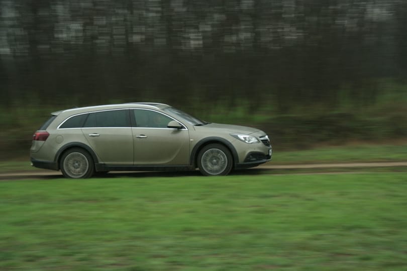Az Opel sem hagyta ki a bakancskombit – Insignia Country Tourer menetpróba