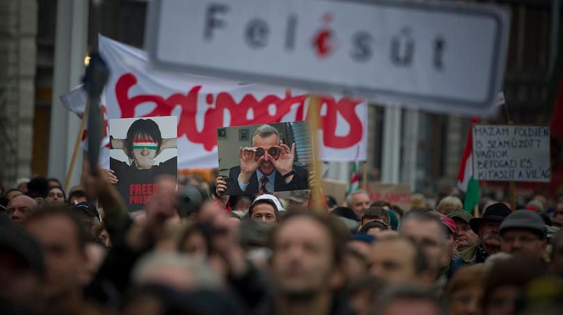 „Orbán elárulta 56-ot”: a kormány ellen tüntettek - fotókkal