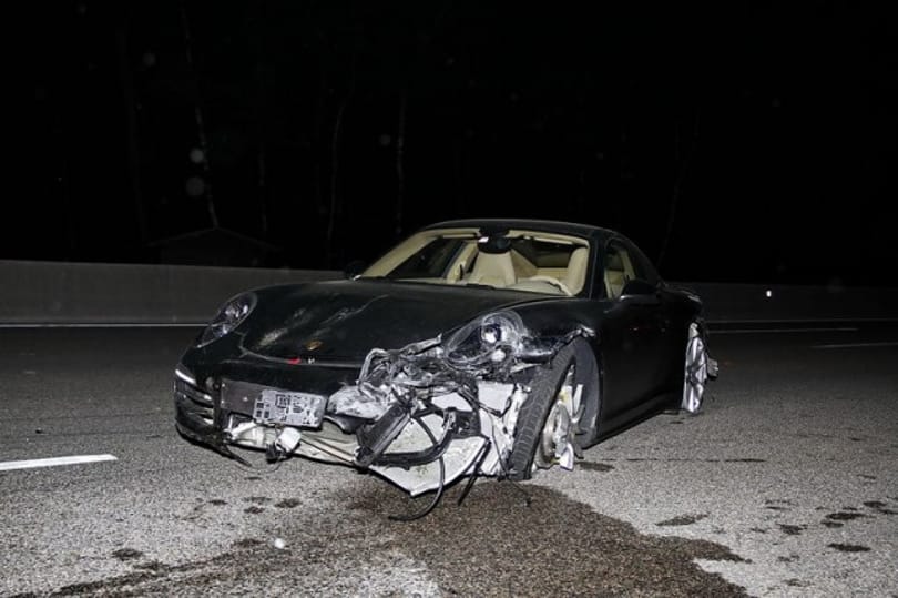 Részeg sofőr vágott taccsra egy 911-es Porschét - fotók