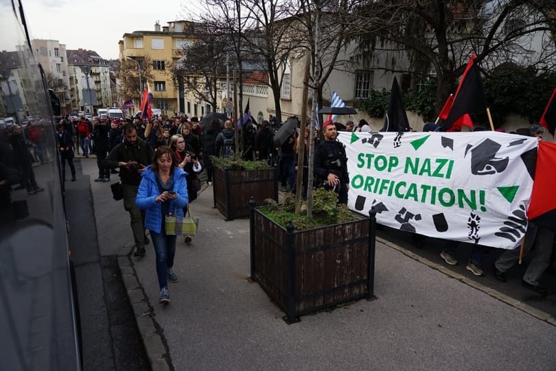 Négy embert állítottak elő a kitörés napi tüntetéseken