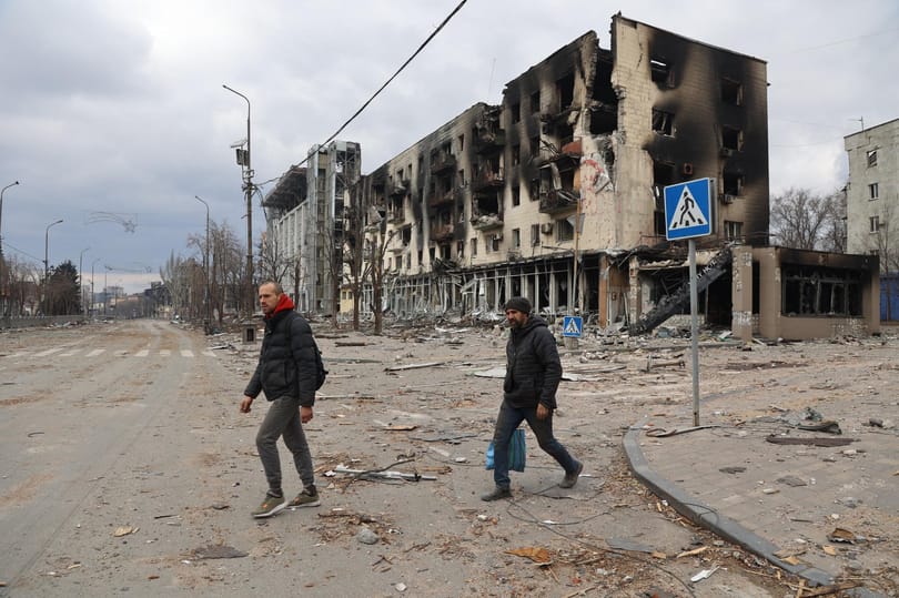 225 kilométert gyalogolt „a láthatatlan ukrán” a kutyájával, hogy elmeneküljön Mariupolból