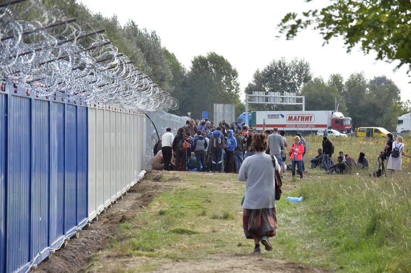 700-an vannak a befogadóállomásokon, 35 büntetőeljárás indult
