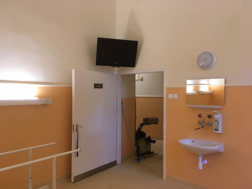 Ötven LCD-tv-t kapott a Bajcsy-Zsilinszky Kórház a „tévéembertől”
