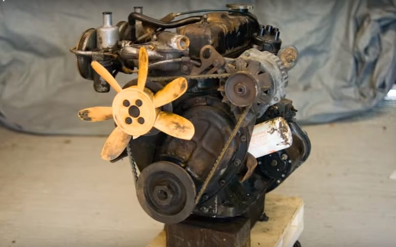 11 hónap munka, 3000 fotó: remek videó készült egy motor felújításáról