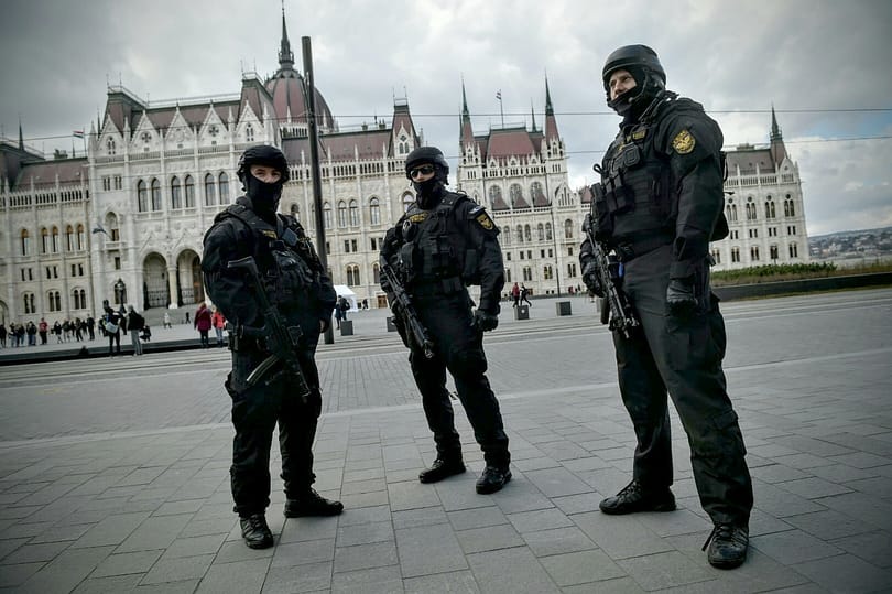 Túl drága Orbánéknak a TEK-es nyomulás, hamarosan véget érhet
