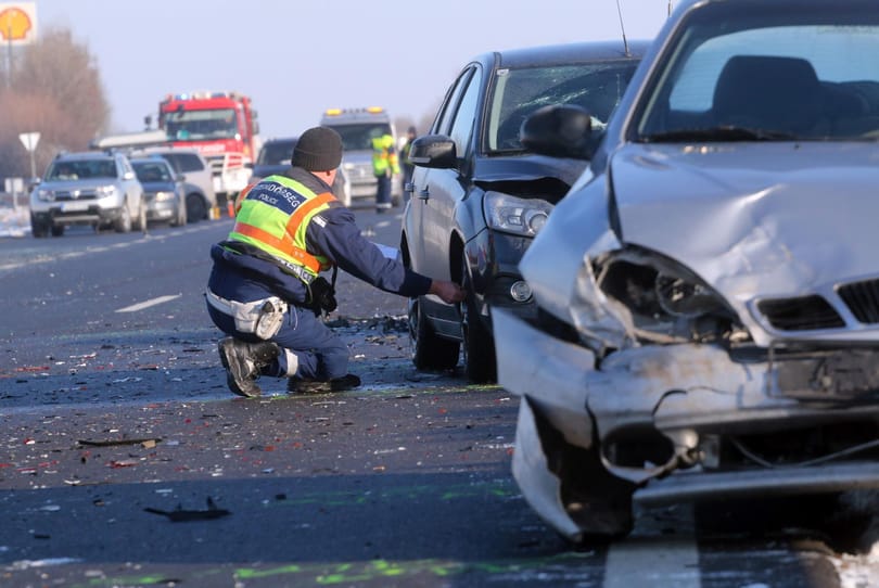 Fotók jöttek az M3-ason történt halálos baleset helyszínéről