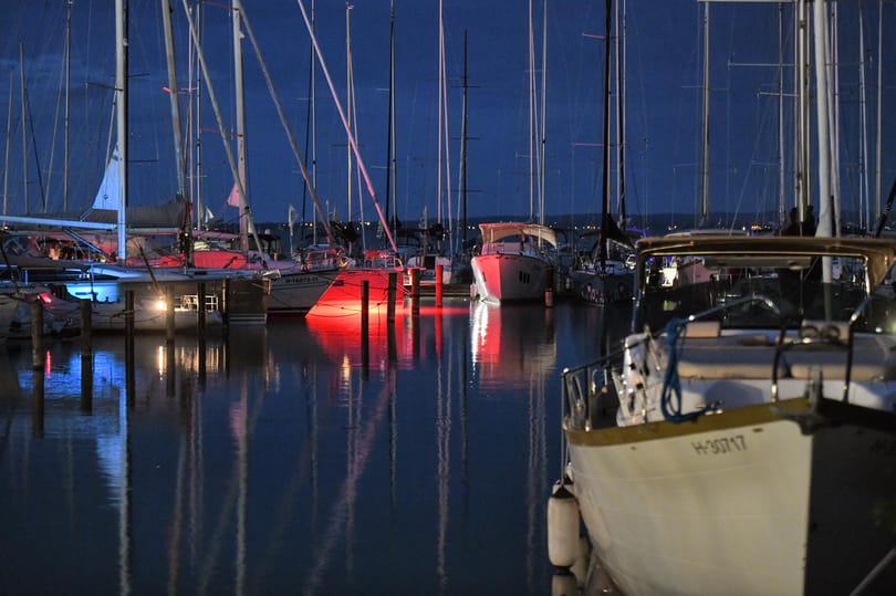 Egy hónapra vesz ki nyaralót a Balatonnál a magyar