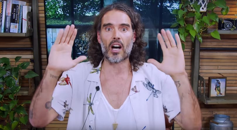 Letiltotta a YouTube a szexuális erőszakkal vádolt Russell Brand reklámbevételeit