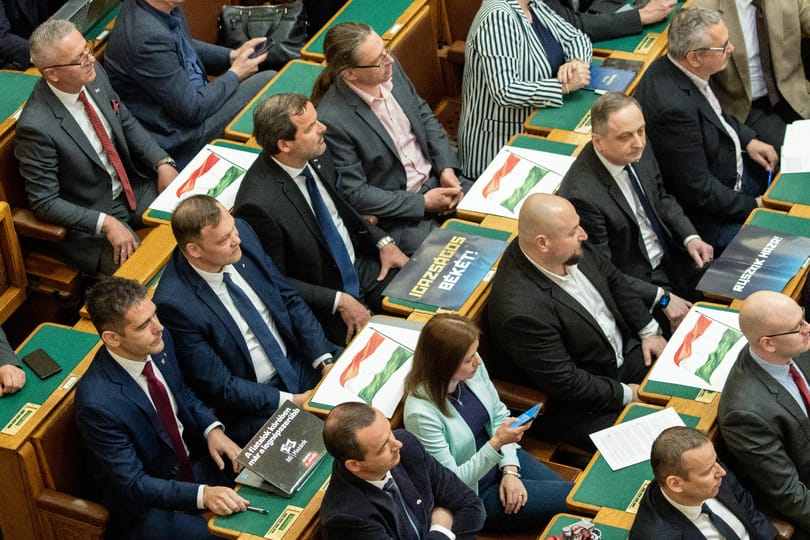 Kölcsönös előnyökért összejátszanak, de a Mi Hazánk alá is vághat a Fidesznek