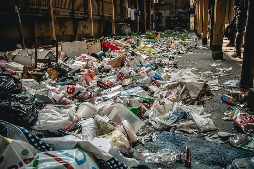 Aceton, lónyugtató, ketamin, körömlakklemosó: ezt szívják a Hős utcai gettóban